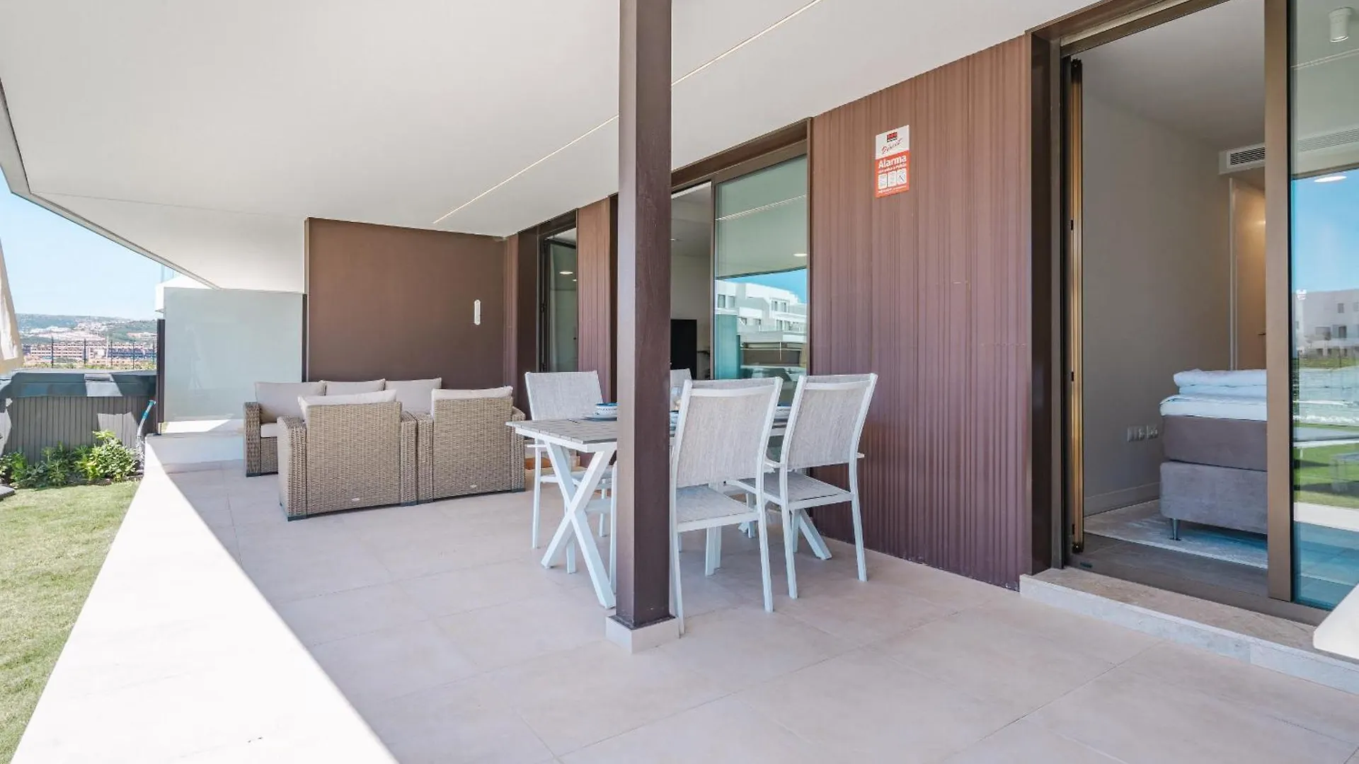 12 La Sabina Pool View Apartment Estepona
