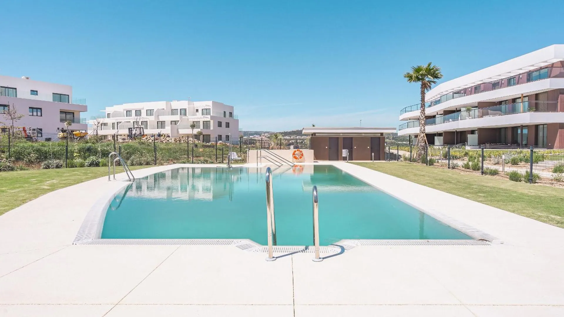 12 La Sabina Pool View Apartment Estepona