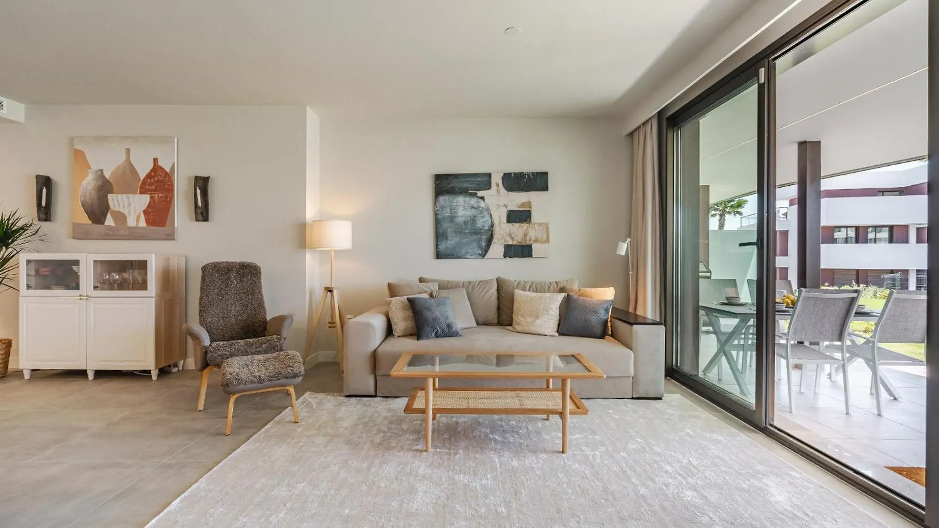 12 La Sabina Pool View Apartment Estepona